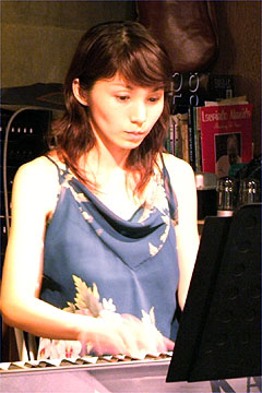 石川千草さん(ピアノ)
